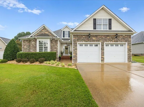 216 Hocutt Farm Dr, Clayton, NC 27527