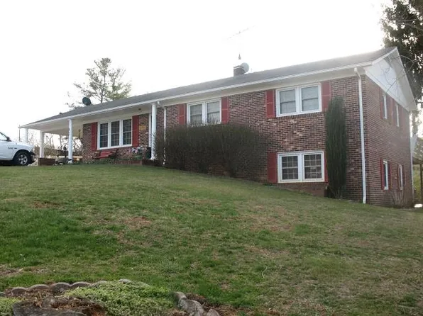 82 Memory Ln, Galax, VA 24333