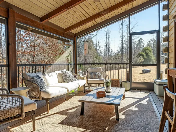 1105 Fairways Dr, Smithville, TN 37166