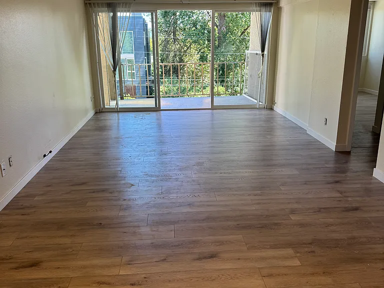 419 19th Ave E #6 — Photo 2