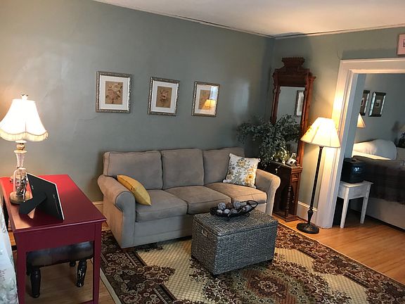 9 Oak - Living Room 2