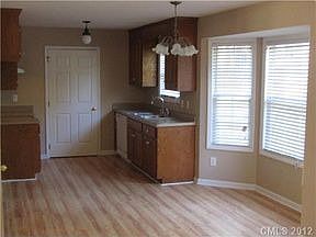 3rd image of 106 Cypress Dr