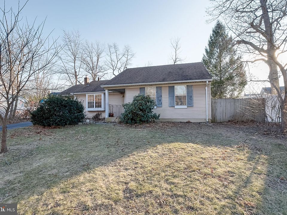 1st image of 317 Oak Ln