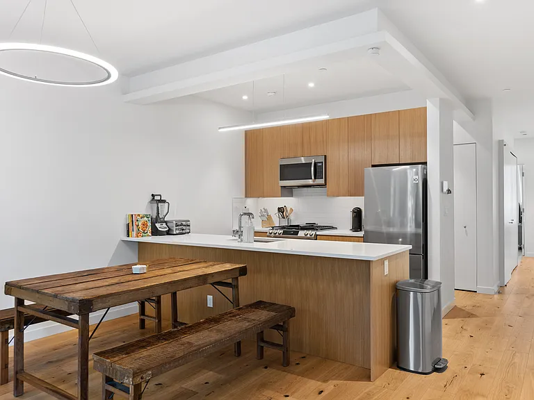 236 E 15th St #3 — Photo 3