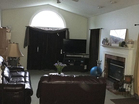 Den with Palladium window