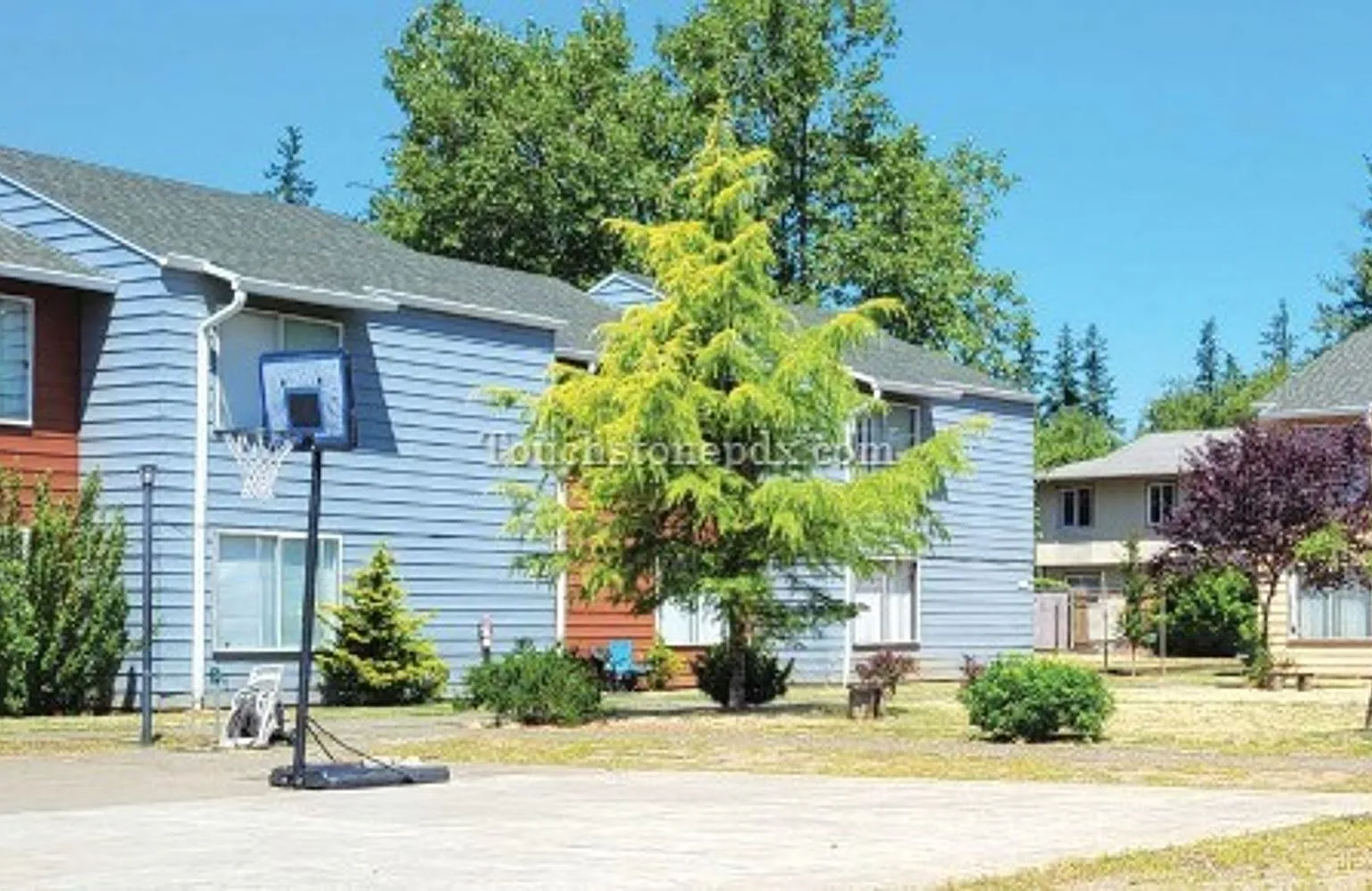 Skylark Apartments — Photo 3