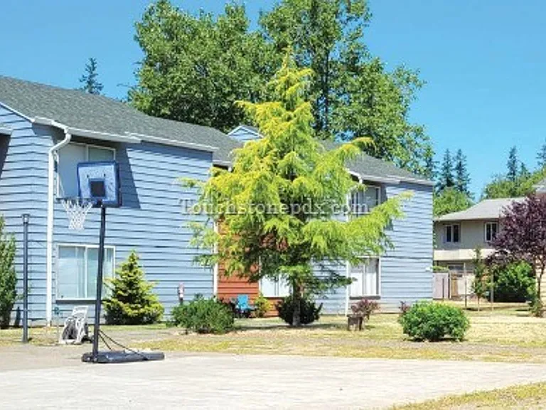 Skylark Apartments — Photo 3