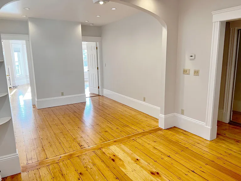 648 E 7th St #3 — Photo 6