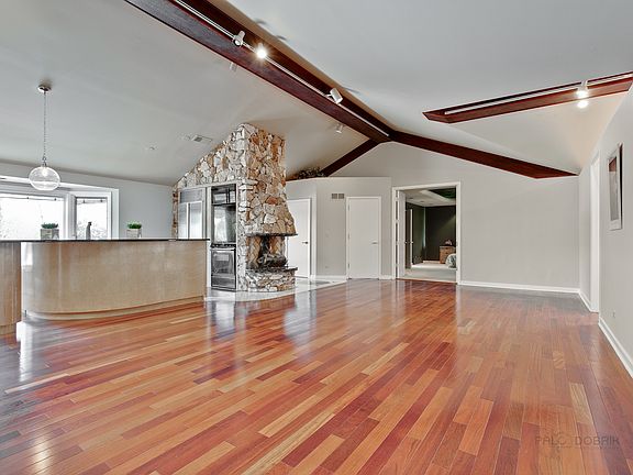 5th image of 404 Hillcrest Dr