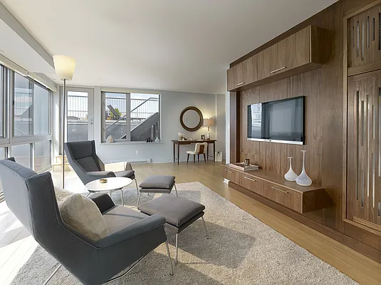 Sold by The Marketing Directors (Arias) | media 43