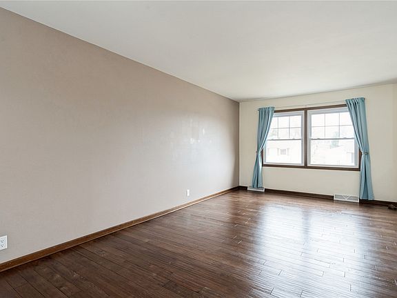 5th image of 1630 Woodside Ct NW