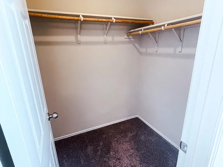 4904 Bridgewood Dr — Photo 12