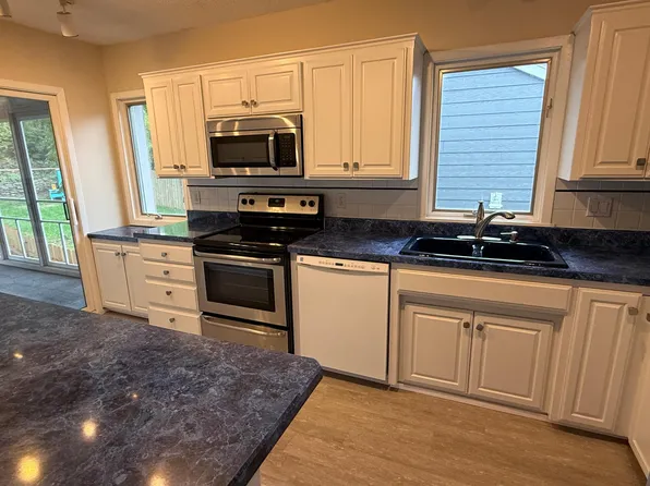 2762 McNair Dr, Robbinsdale, MN 55422