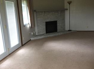 2050 Edgewood Rd NW APT 13, Cedar Rapids, IA 52405