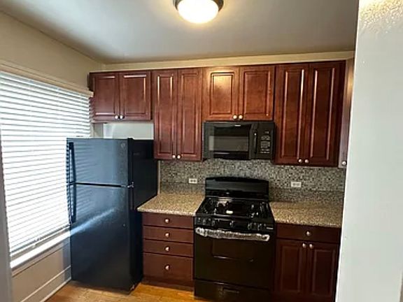 3rd image of 726 W Cornelia Ave #3FB