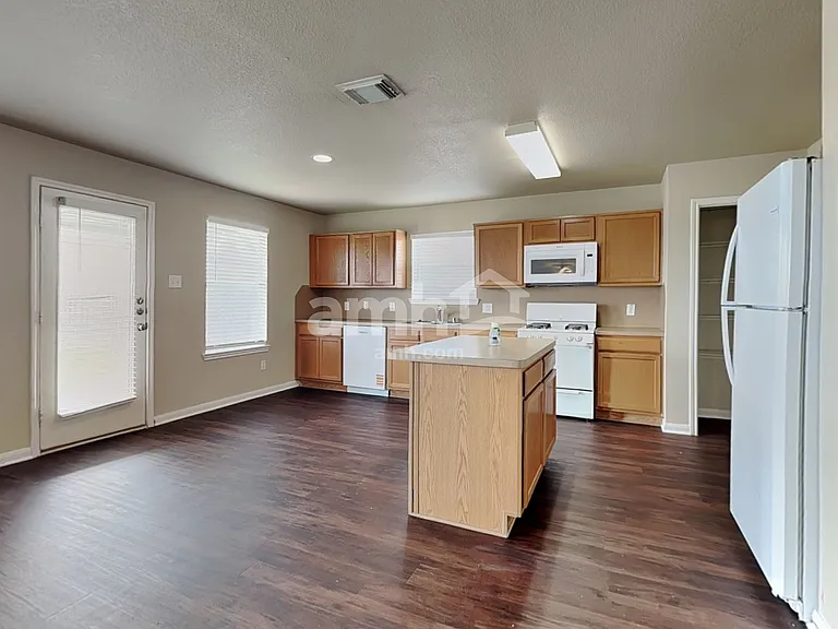 3743 Jewel Point Dr — Photo 3
