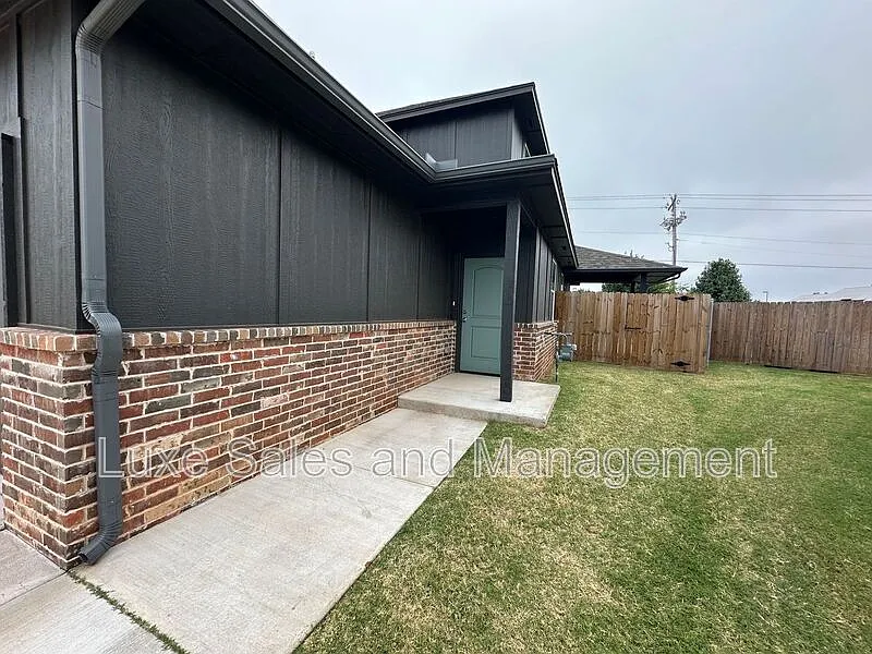 3 bed, 2.5 bath, 1263 sqft, $1,545 — Photo 4