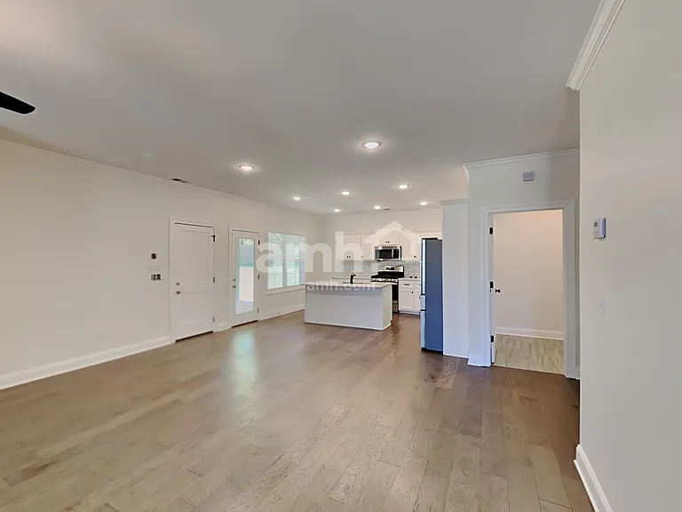 4130 Vineyard Dr — Photo 5