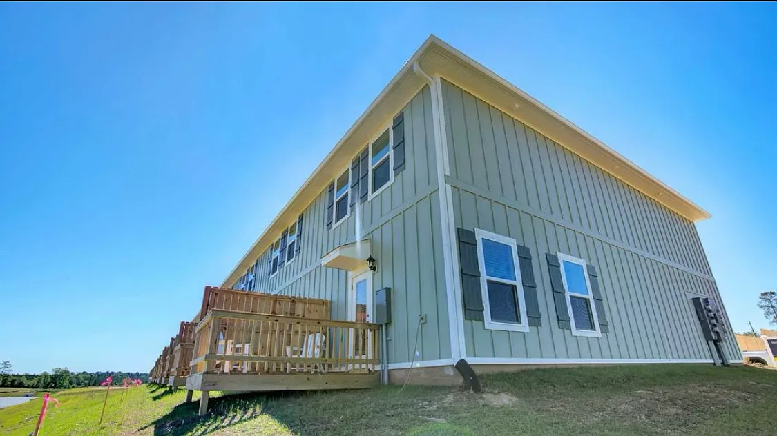 3 bed, 2.5 bath, 1437 sqft, $1,700 — Photo 4