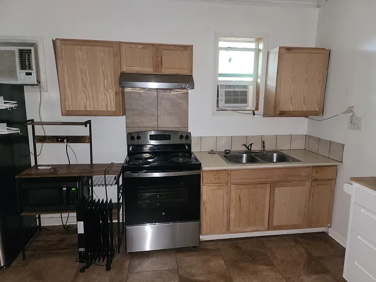 232 Lorenz Blvd #D — Photo 6
