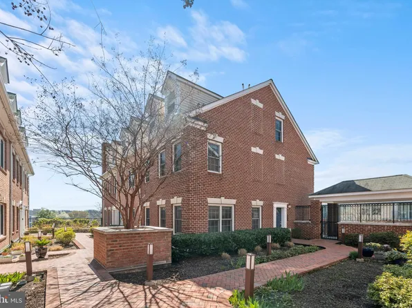 2260 S Garfield St #9, Arlington, VA 22206