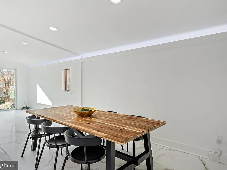 608 Winona Ct — Photo 17