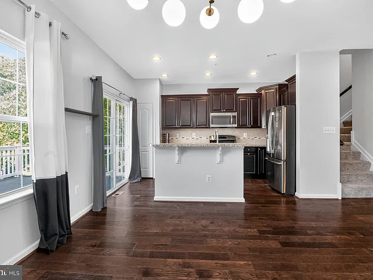 728 Millhouse Dr — Photo 2