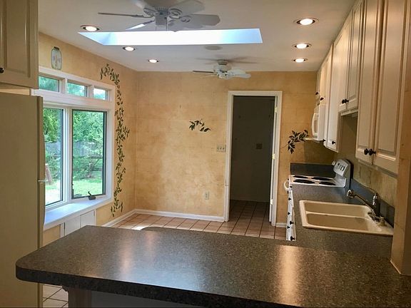 5th image of 18618 Shady View Ln #1