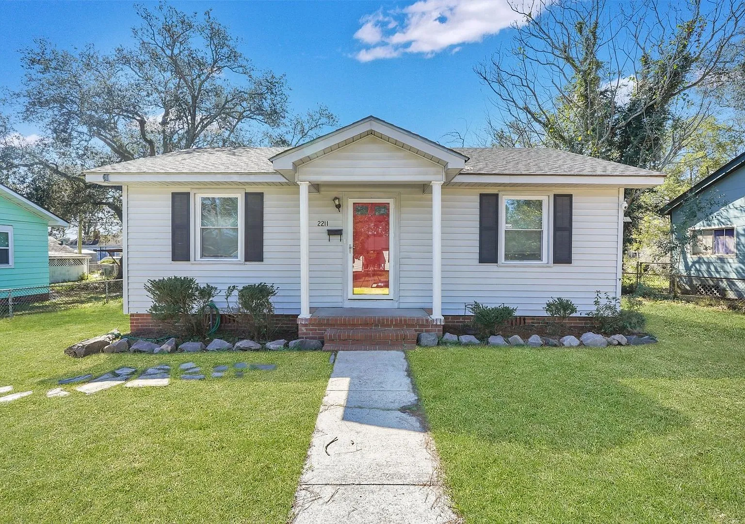 Charming 2BR House in Savannah — Photo 1