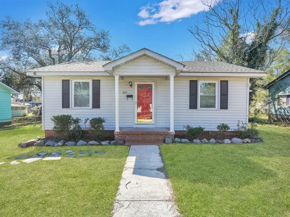 2211 Hawthorne St, Savannah, GA 31404