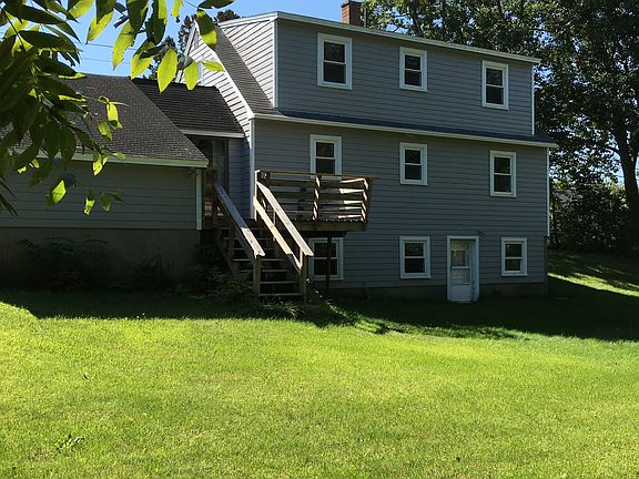 Nice back yard and deck