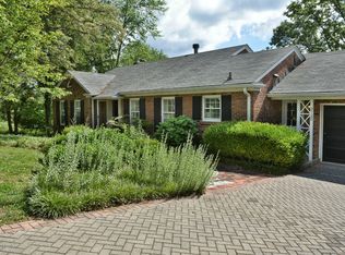 3720 Crocus Ln, Rolling Fields, KY 40207