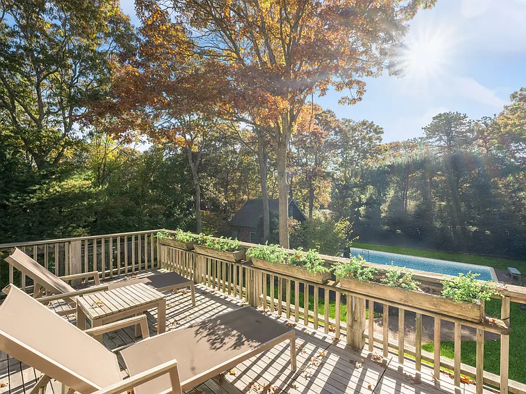 21 Georgica Woods Ln — Photo 17
