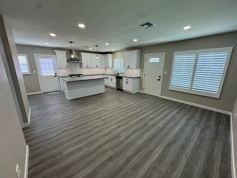 762 E Hillcrest Dr — Photo 6