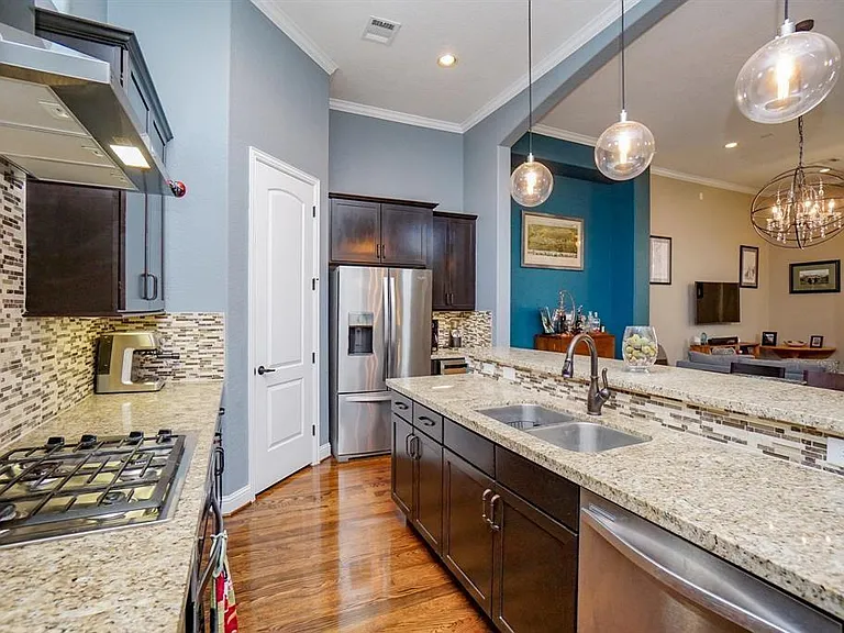 1025 W 21st St #D — Photo 18
