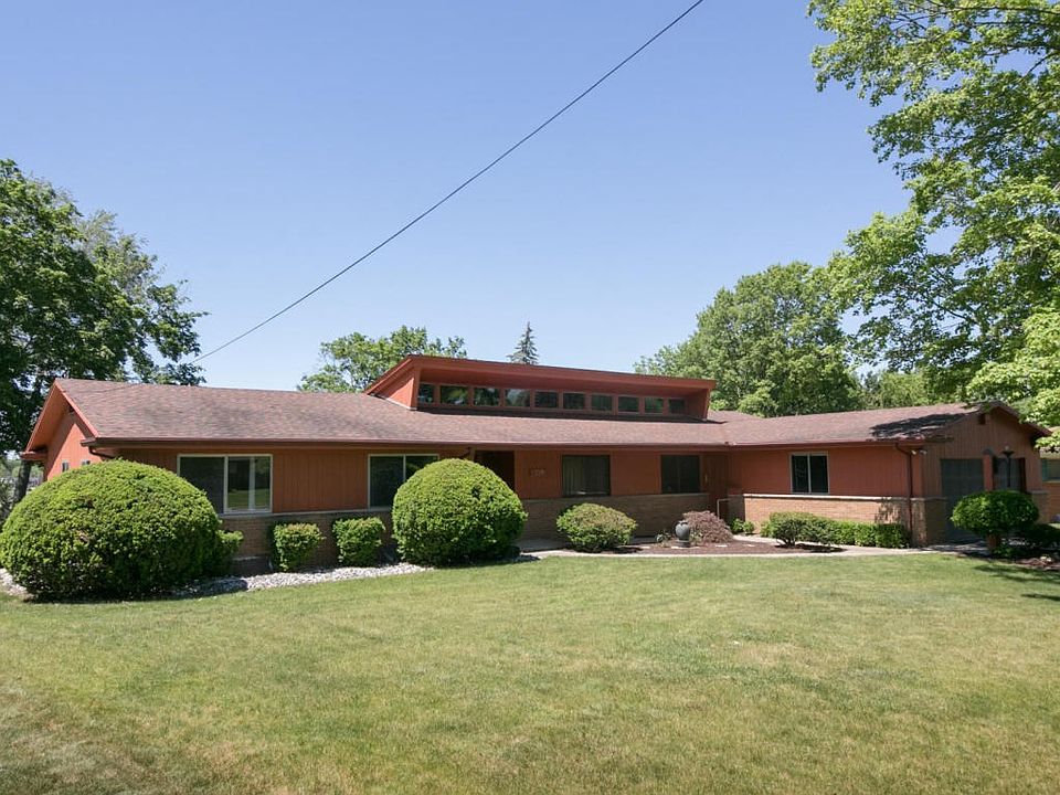 239CentralSt-101