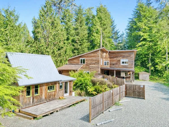 1316 Lynn Rd, Tofino, BC V0R 2Z0