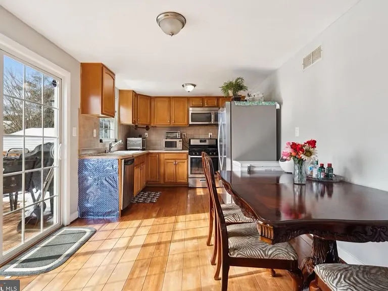5083 Macnamara Dr — Photo 14