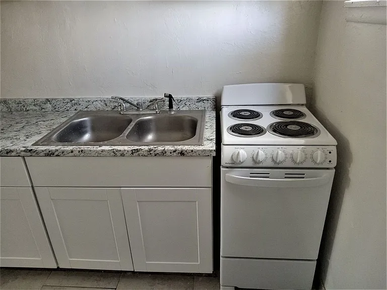 528 Texas St NE — Photo 15