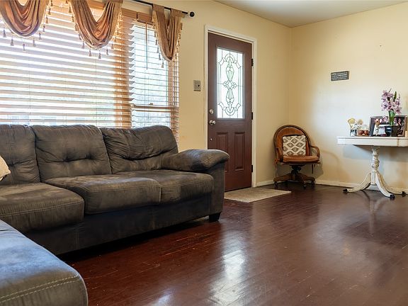 5th image of 1010 McClendon St