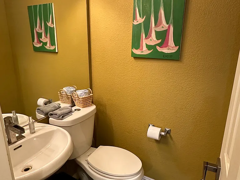 8433 Pacific Fountain Ave — Photo 10