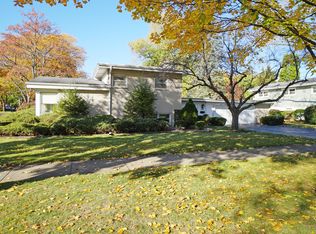 200 N Wilshire Ln, Arlington Heights, IL
