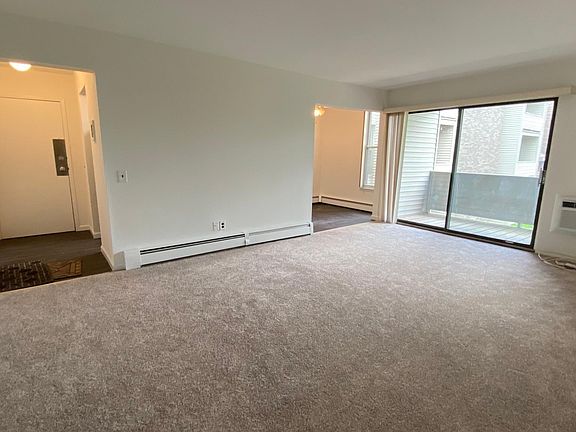 5th image of 838 Main St APT F