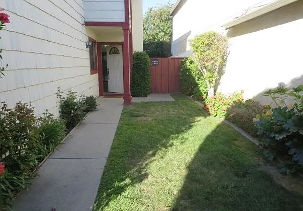3 bed, 2.5 bath, 1503 sqft, $4,100 — Photo 2
