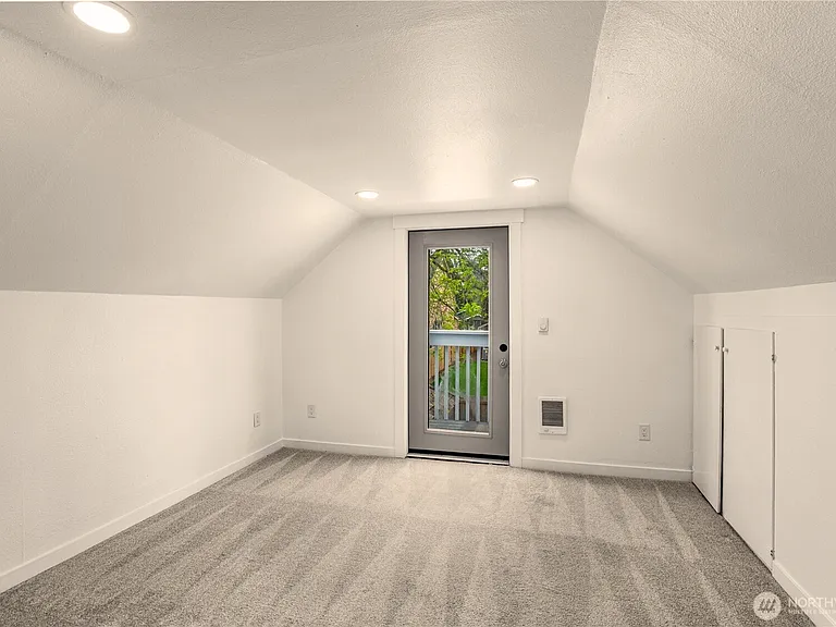 9402 Portland Ave E — Photo 12