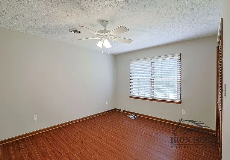 229 N Burson Ave #B — Photo 14