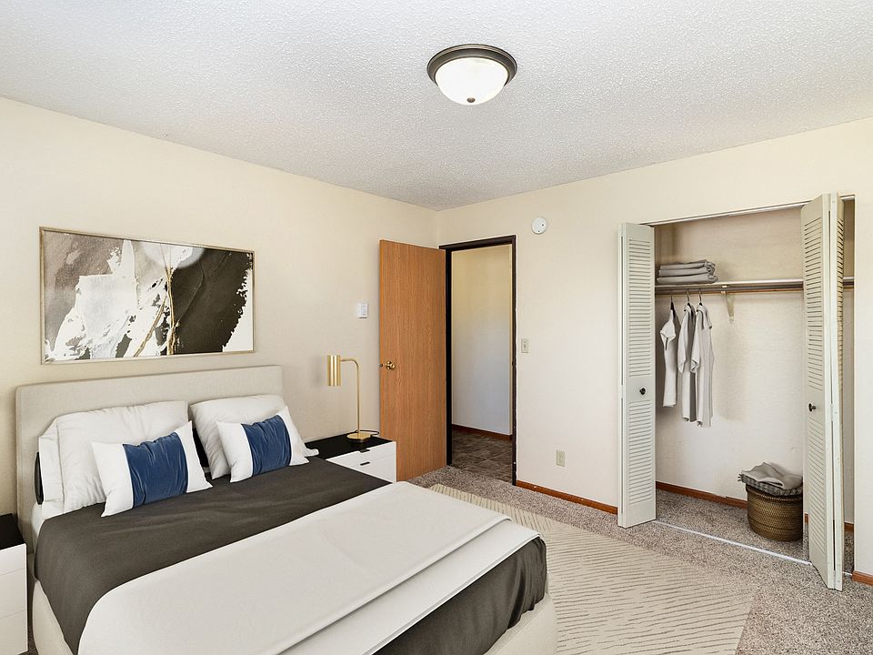 Hutchinson, MN Echo Manor Apartments | 21A | Bedroom