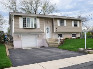 986 Yorkshire Dr, Hanover Park, IL 60133