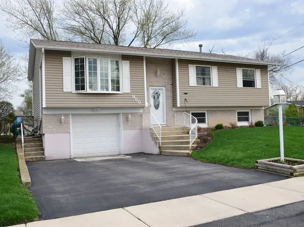 986 Yorkshire Dr, Hanover Park, IL 60133