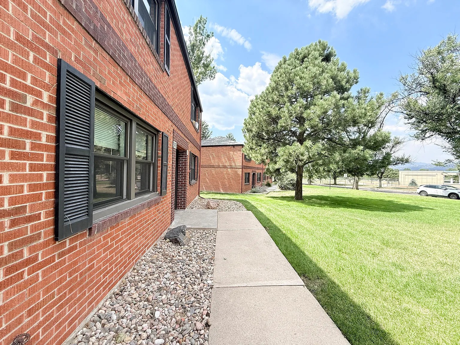 2 bed, 946 sqft, $1,550 — Photo 2